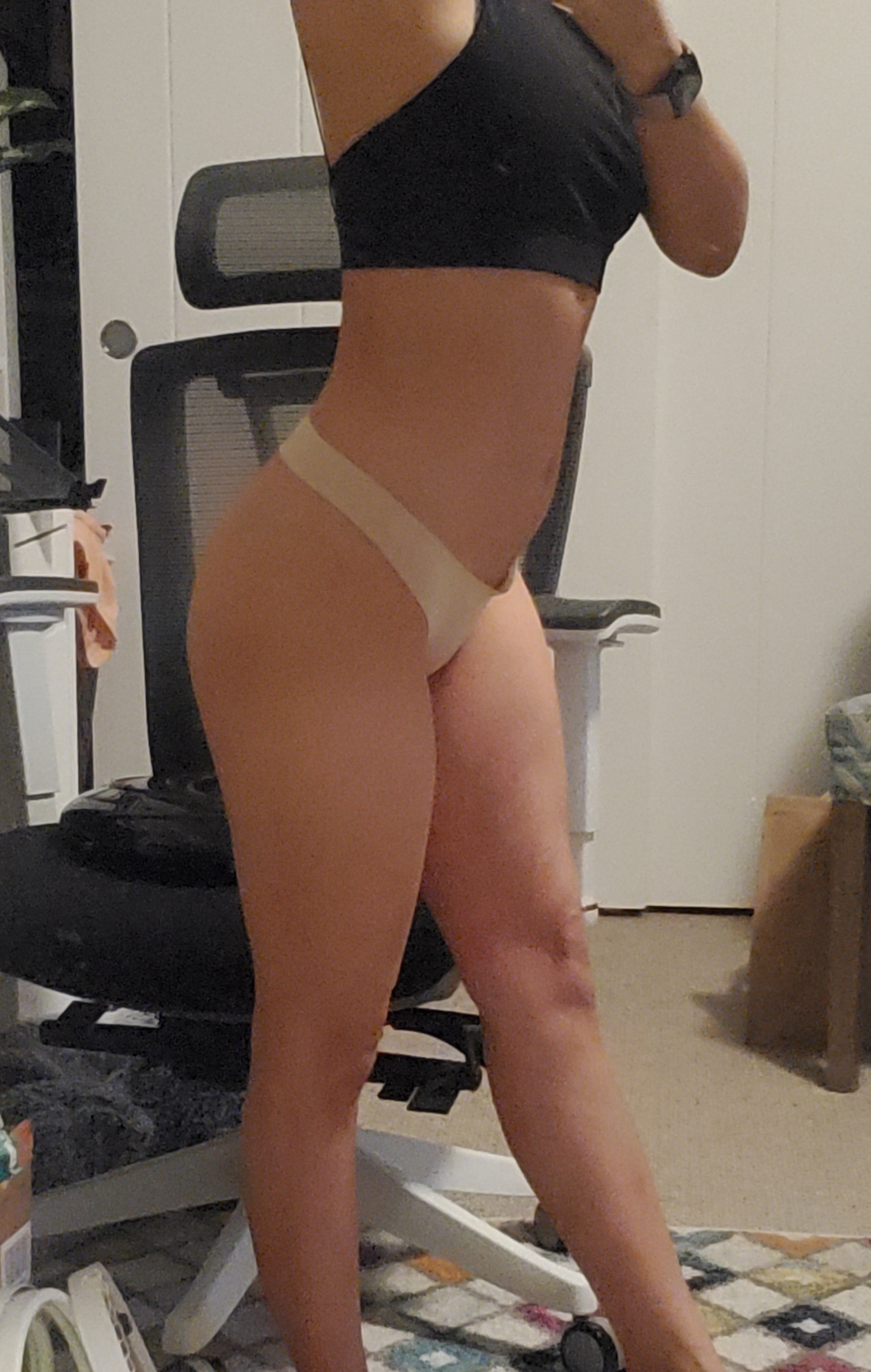 Lost phone Latina teen ass selfies — 16