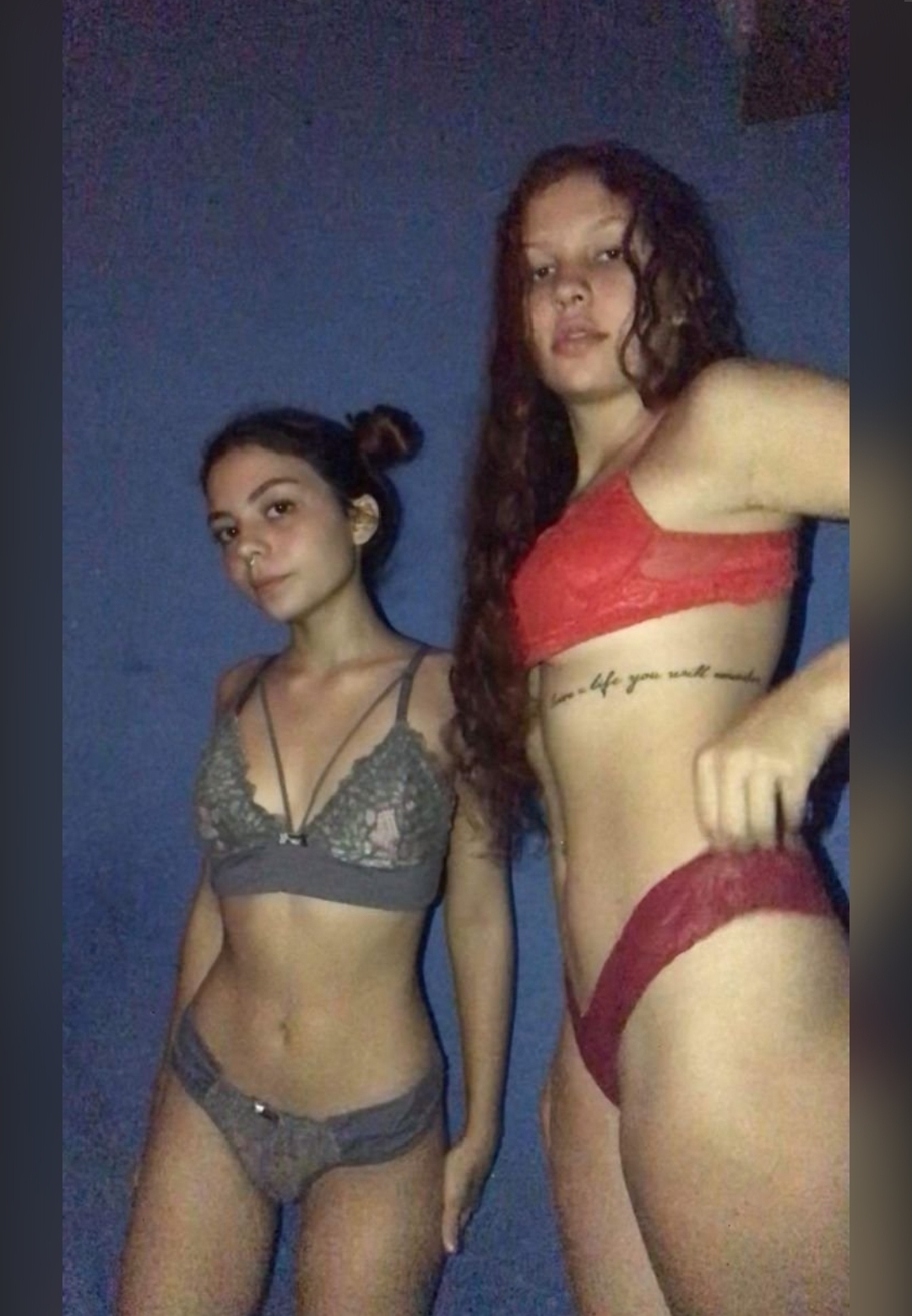 Esposa puta chupa a un amigo  marido corno — 10