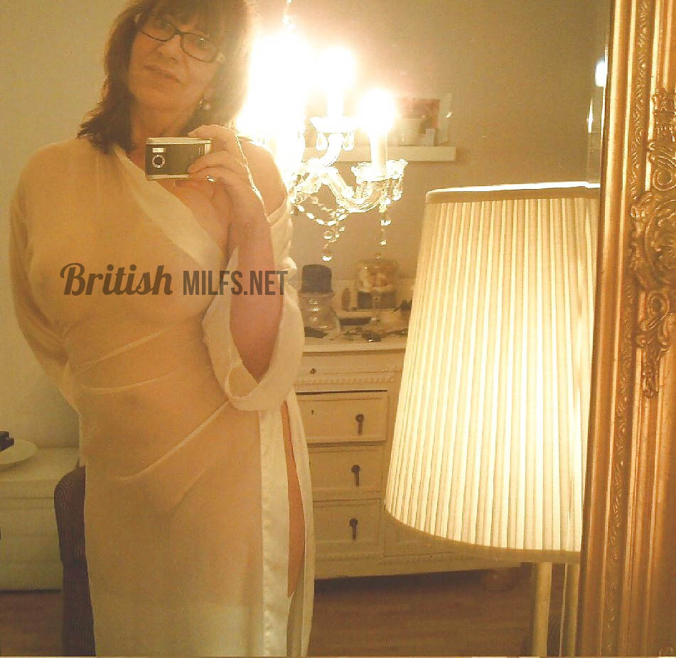 Busty british milf selfies - Lou Kensington — 51