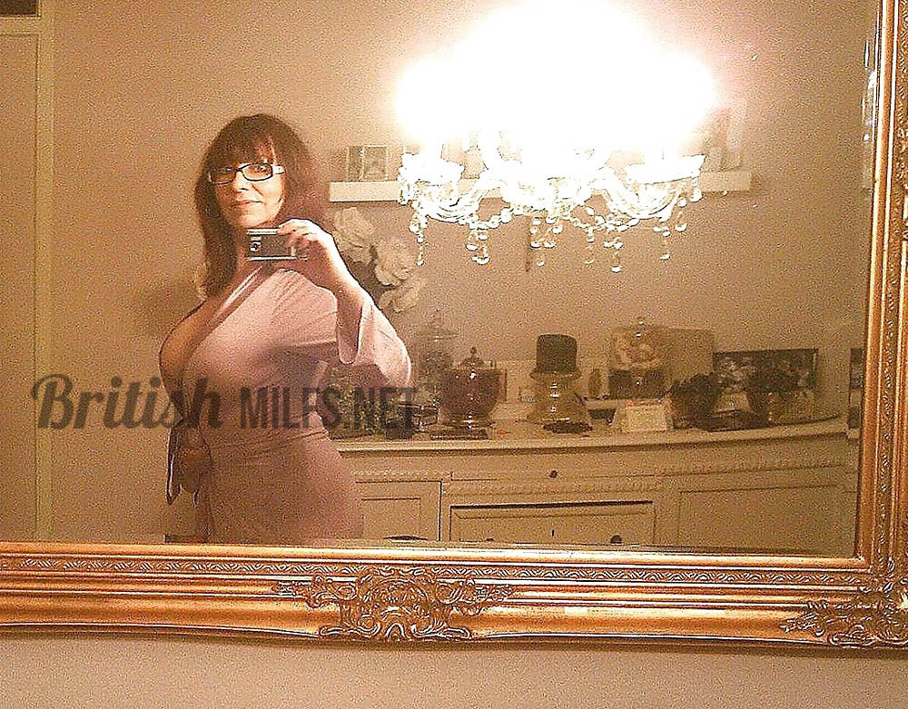 Busty british milf selfies - Lou Kensington — 48