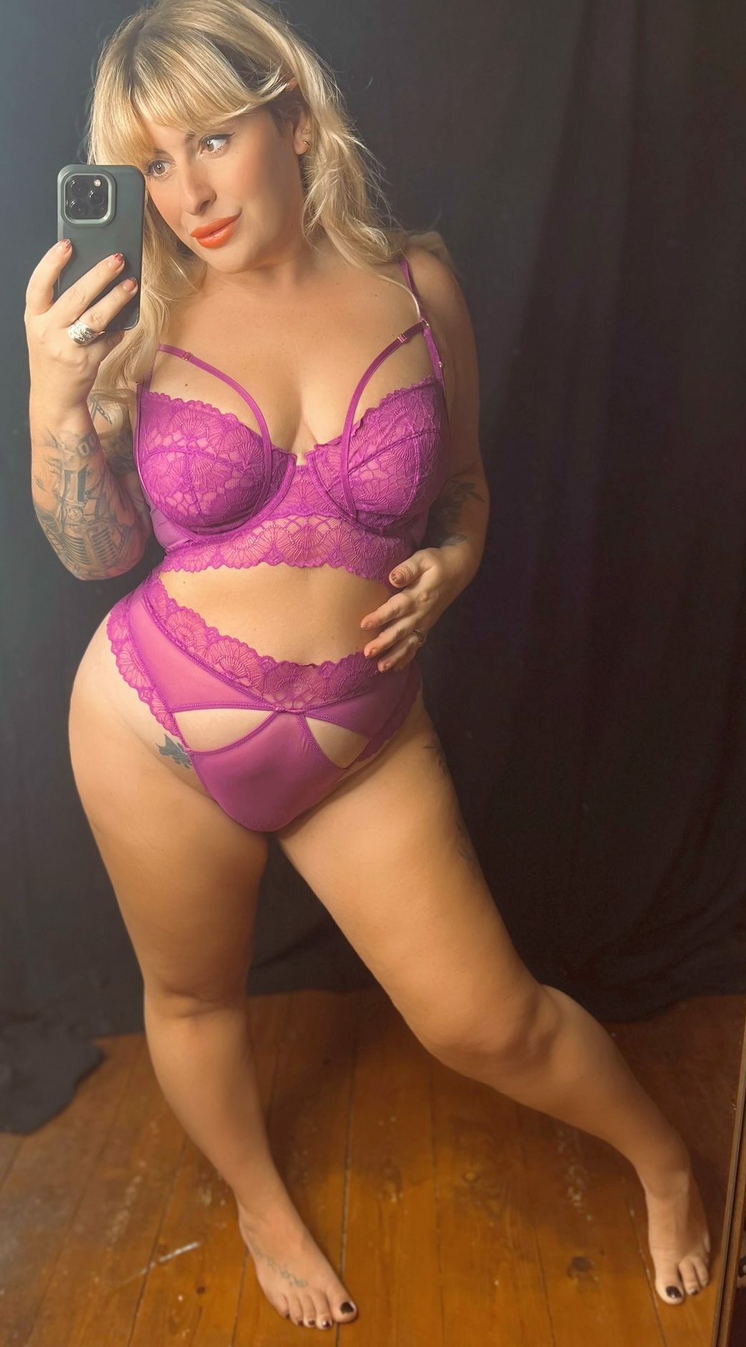 Curvy british milf loves to pose and tease — 29
