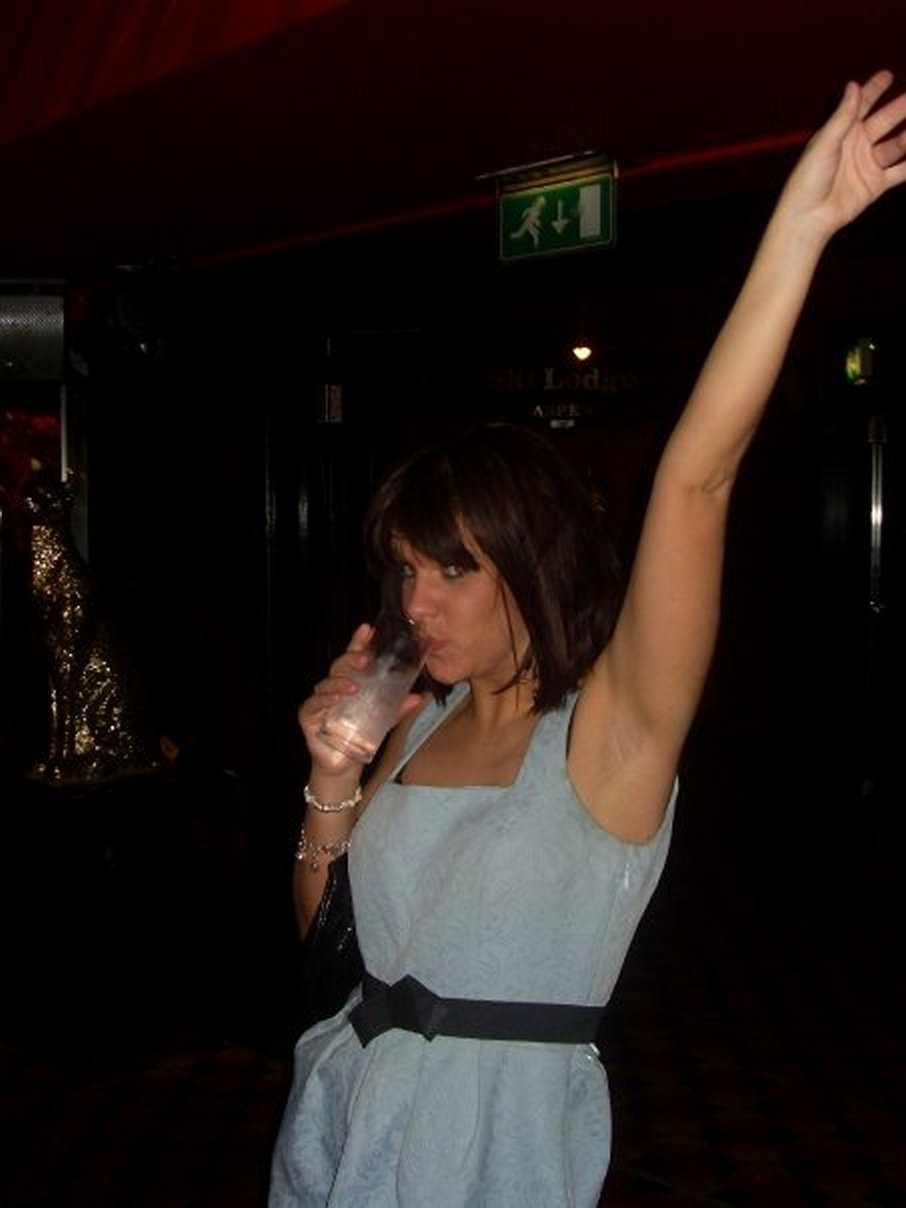 British UK girls showing sexy shaven armpits — 20