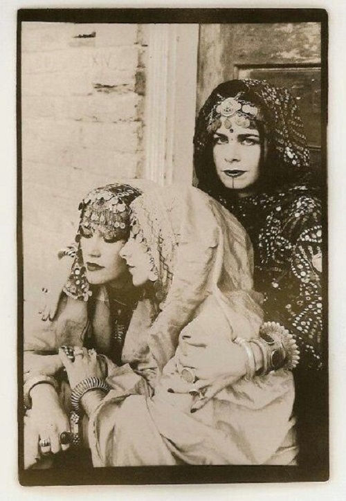 Vintage Gypsy Dancers — 7